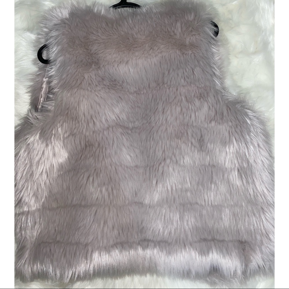 Grey faux fur vest - Picture 2 of 2